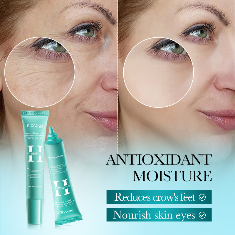 Before and after comparison of eye area with antioxidant moisture product, showing reduced crow's feet.
